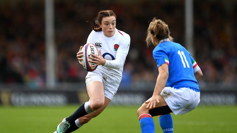 England's Kelly Smith looks to break through the Italian defence