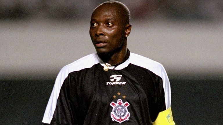 7 Jan 2000: Freddy Rincon of Corinthians in action during the World Cup Championship against Real Madrid played at Morumbi Stadium in Sao Paulo, Brazil. The game ended in a 2-2 draw. \ Mandatory Credit: Shaun Botterill /Allsport