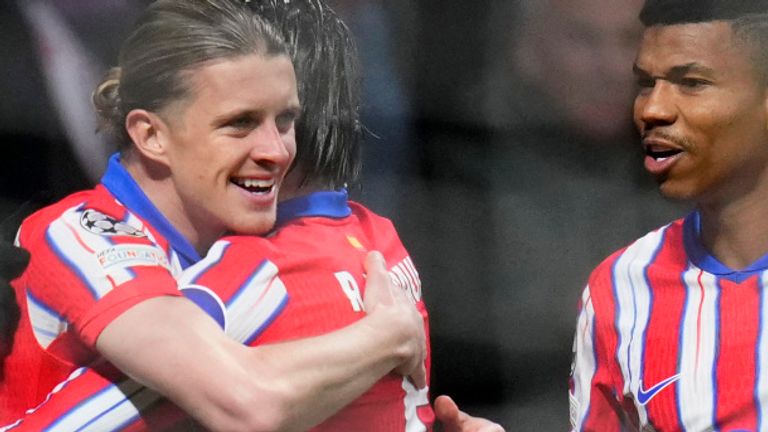 Atletico Madrid's Conor Gallagher, 3rd right, celebrates after scoring the opening goal during the Champions League round of 16, second leg, soccer match between Atletico Madrid and Real Madrid at the Metropolitano stadium in Madrid, Spain, Wednesday, March 12, 2025. (AP Photo/Manu Fernandez)