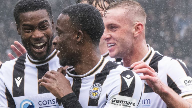 PAISLEY, SCOTLAND - MARCH 29: St Mirren's Roland Idowu celebrates scoring a penalty to make it 2-0 during a William Hill Premiership match between St Mirren and Kilmarnock at the SMiSA Stadium, on March 29, 2025, in Paisley, Scotland. (Photo by Paul Byars / SNS Group)