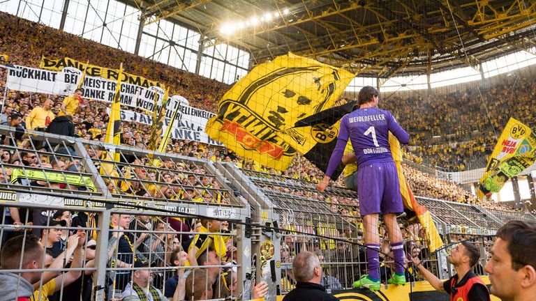 Goalkeeper Roman Weidenfeller of Borussia Dortmund celebrates his official goodbye together with the fans after the final whistle during the Bundesliga match between Borussia Dortmund and 1. FSV Mainz 05 at the Signal Iduna Park on May 05, 2018 in Dortmund, Germany.