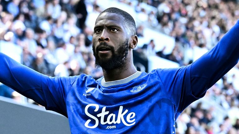 Beto celebrates after scoring Everton's third goal 
