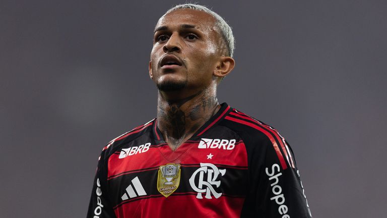 Wesley of Flamengo looks on during the match between Flamengo and Internacional in March, 2025