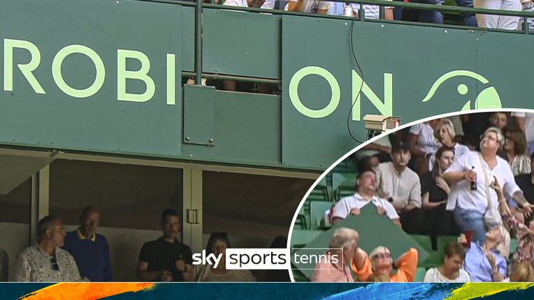 A panel falls at Halle during the tennis match between Giron and Zverev.